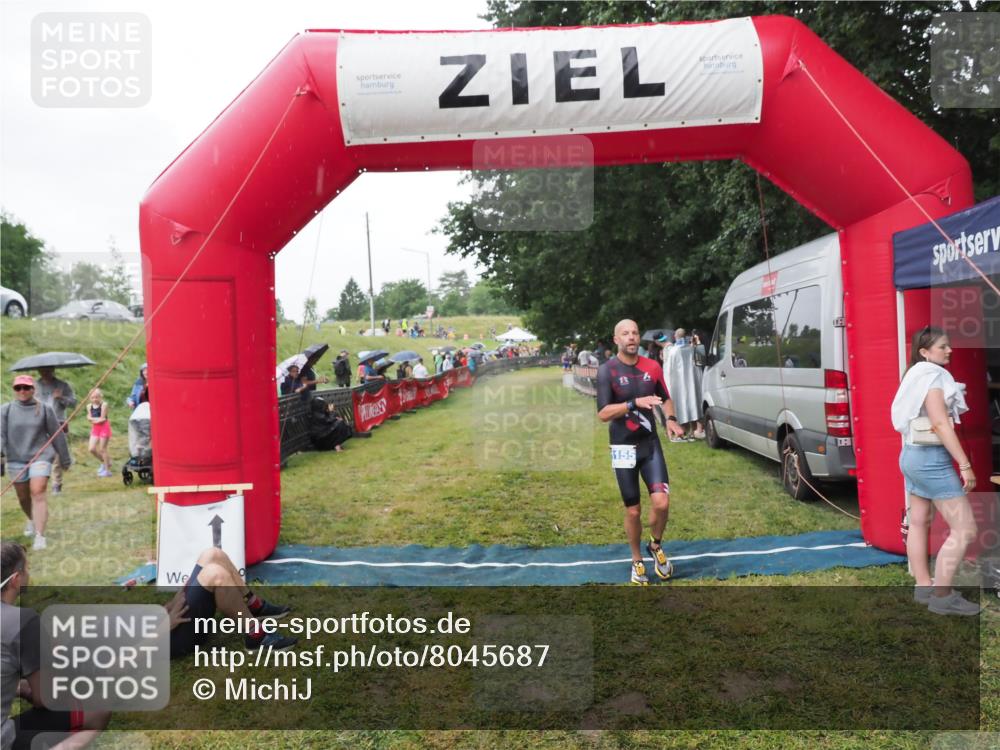 21.06.2025 - 27. Vierlanden-Triathlon MichiJ http://msf.ph/oto/8045687 15.06.2026 13:53:44 Ziel 653, 1155 meine-sportfotos.de