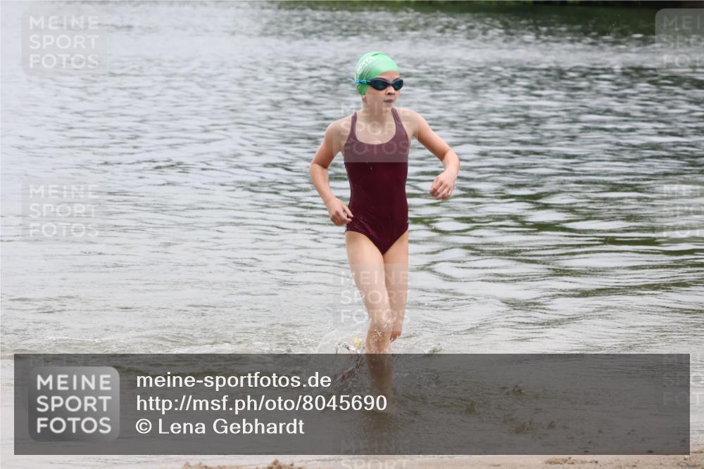 21.06.2025 - 27. Vierlanden-Triathlon Lena Gebhardt http://msf.ph/oto/8045690 15.06.2025 14:51:12 Schwimmen  meine-sportfotos.de