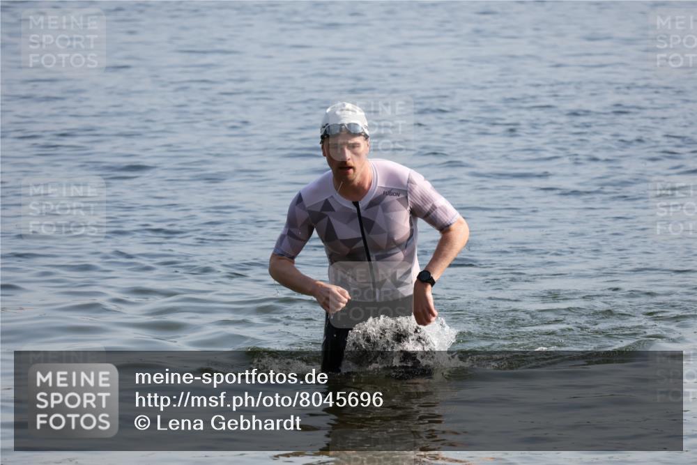 15.06.2025 - 27. Vierlanden-Triathlon Lena Gebhardt http://msf.ph/oto/8045696 15.06.2025 08:40:28 Schwimmen 7, 82 meine-sportfotos.de