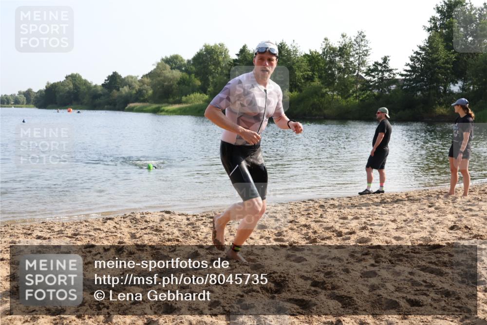 15.06.2025 - 27. Vierlanden-Triathlon Lena Gebhardt http://msf.ph/oto/8045735 15.06.2025 08:40:33 Schwimmen 5, 7 meine-sportfotos.de