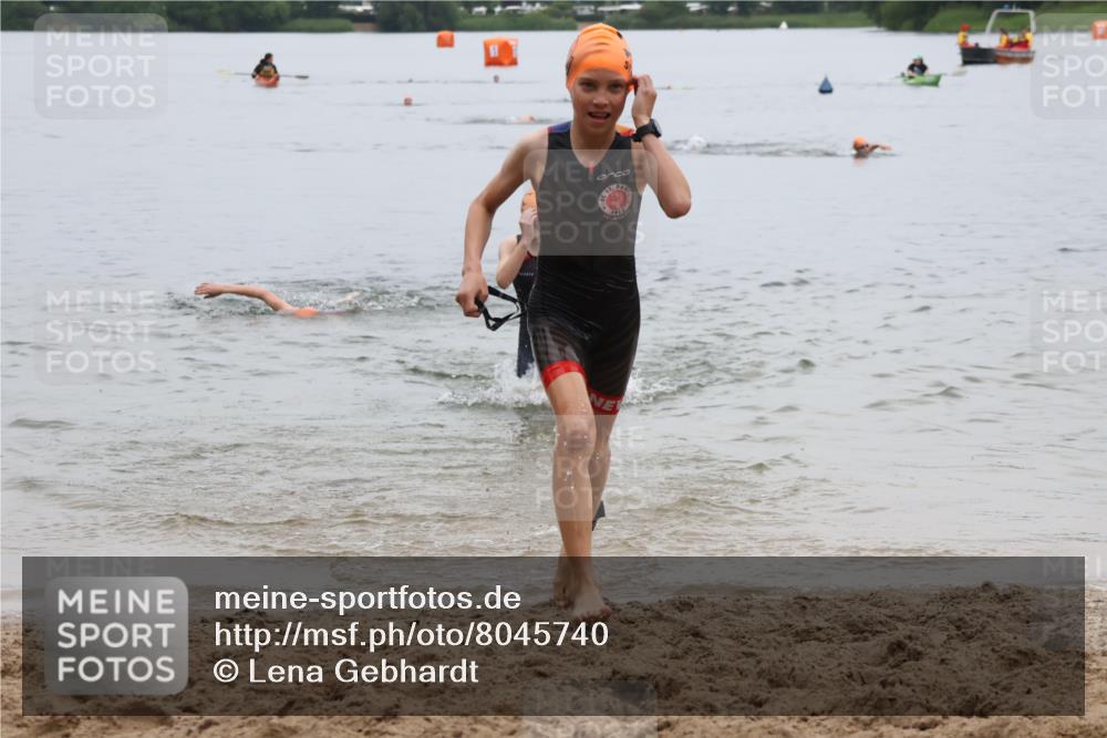 21.06.2025 - 27. Vierlanden-Triathlon Lena Gebhardt http://msf.ph/oto/8045740 15.06.2025 14:51:17 Schwimmen  meine-sportfotos.de