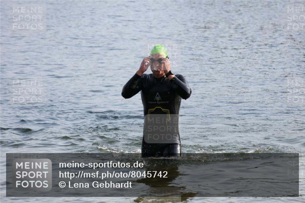 15.06.2025 - 27. Vierlanden-Triathlon Lena Gebhardt http://msf.ph/oto/8045742 15.06.2025 08:40:35 Schwimmen 5, 7 meine-sportfotos.de