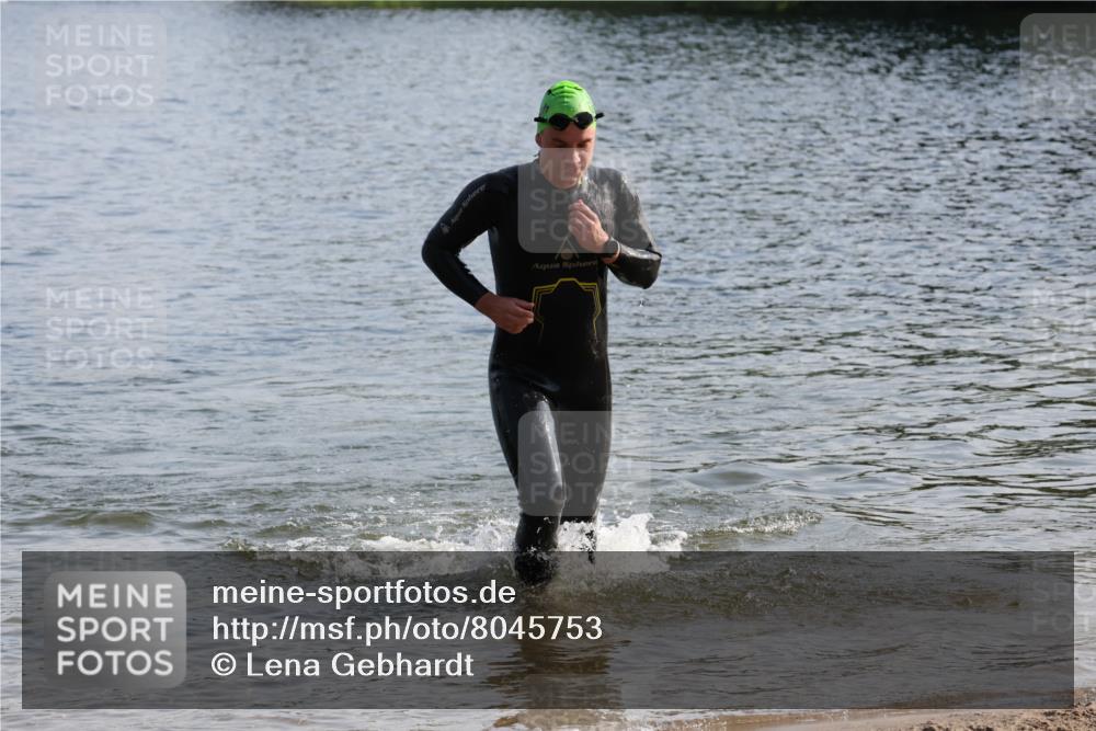 15.06.2025 - 27. Vierlanden-Triathlon Lena Gebhardt http://msf.ph/oto/8045753 15.06.2025 08:40:39 Schwimmen 5, 7 meine-sportfotos.de