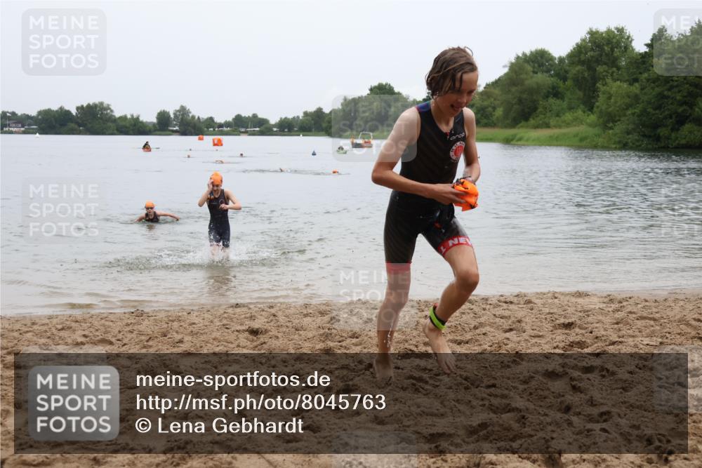 21.06.2025 - 27. Vierlanden-Triathlon Lena Gebhardt http://msf.ph/oto/8045763 15.06.2025 14:51:18 Schwimmen  meine-sportfotos.de