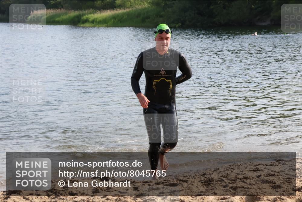 15.06.2025 - 27. Vierlanden-Triathlon Lena Gebhardt http://msf.ph/oto/8045765 15.06.2025 08:40:40 Schwimmen 5, 7 meine-sportfotos.de