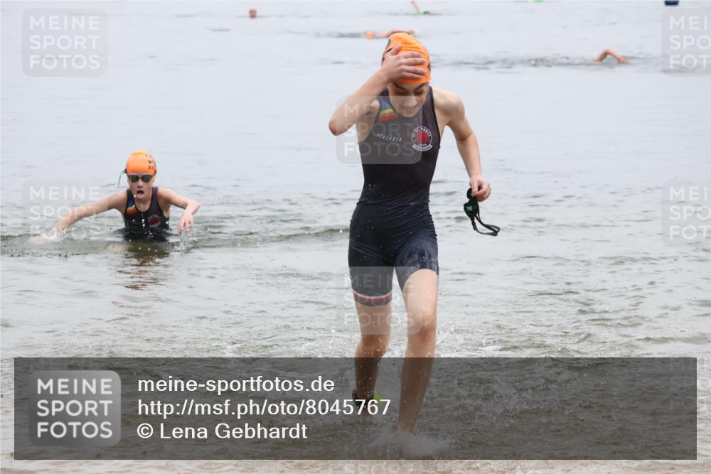 21.06.2025 - 27. Vierlanden-Triathlon Lena Gebhardt http://msf.ph/oto/8045767 15.06.2025 14:51:19 Schwimmen  meine-sportfotos.de