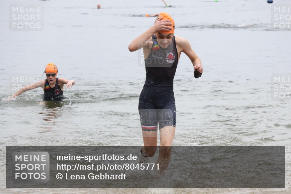 21.06.2025 - 27. Vierlanden-Triathlon Lena Gebhardt http://msf.ph/oto/8045771 15.06.2025 14:51:19 Schwimmen  meine-sportfotos.de