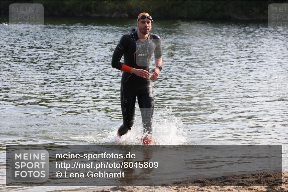 15.06.2025 - 27. Vierlanden-Triathlon Lena Gebhardt http://msf.ph/oto/8045809 15.06.2025 08:40:54 Schwimmen 99, 114 meine-sportfotos.de