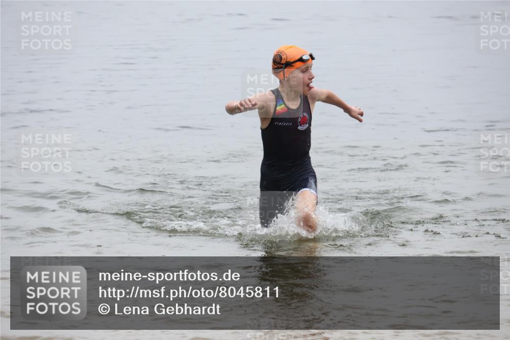 21.06.2025 - 27. Vierlanden-Triathlon Lena Gebhardt http://msf.ph/oto/8045811 15.06.2025 14:51:23 Schwimmen  meine-sportfotos.de