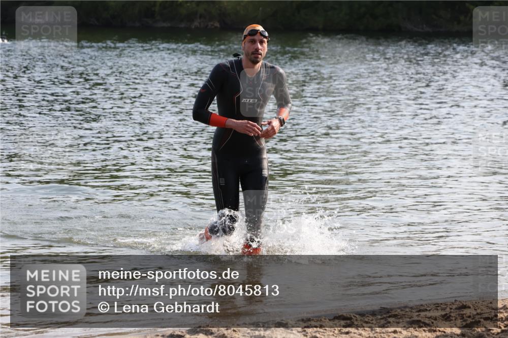 15.06.2025 - 27. Vierlanden-Triathlon Lena Gebhardt http://msf.ph/oto/8045813 15.06.2025 08:40:54 Schwimmen 99, 114 meine-sportfotos.de