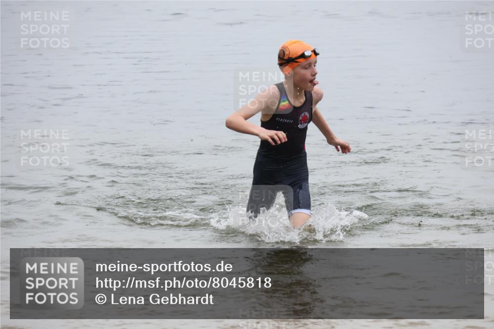 21.06.2025 - 27. Vierlanden-Triathlon Lena Gebhardt http://msf.ph/oto/8045818 15.06.2025 14:51:23 Schwimmen  meine-sportfotos.de