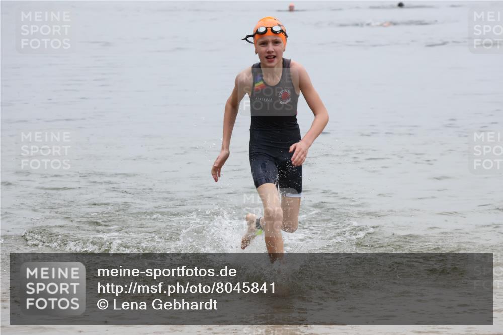 21.06.2025 - 27. Vierlanden-Triathlon Lena Gebhardt http://msf.ph/oto/8045841 15.06.2025 14:51:24 Schwimmen  meine-sportfotos.de