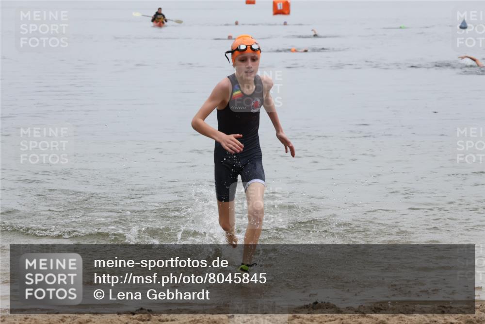 21.06.2025 - 27. Vierlanden-Triathlon Lena Gebhardt http://msf.ph/oto/8045845 15.06.2025 14:51:24 Schwimmen  meine-sportfotos.de