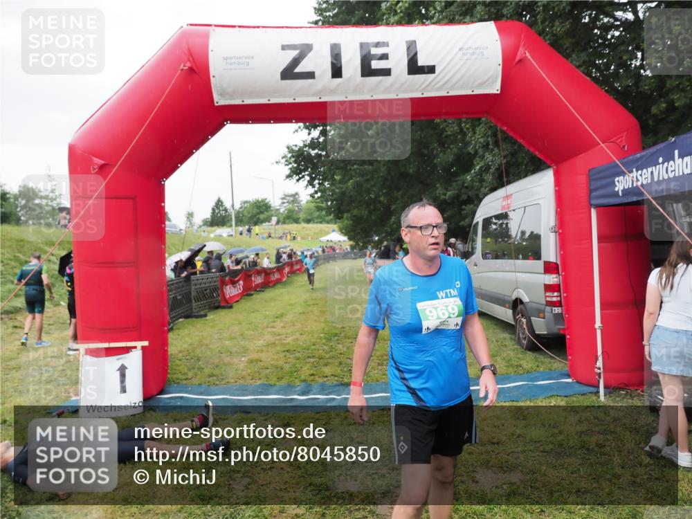 21.06.2025 - 27. Vierlanden-Triathlon MichiJ http://msf.ph/oto/8045850 15.06.2026 13:55:55 Ziel 699, 784, 969 meine-sportfotos.de