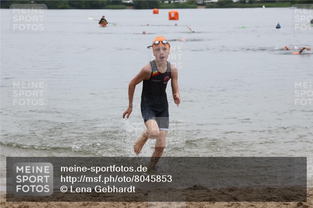 21.06.2025 - 27. Vierlanden-Triathlon Lena Gebhardt http://msf.ph/oto/8045853 15.06.2025 14:51:24 Schwimmen  meine-sportfotos.de