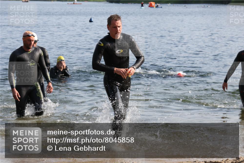 15.06.2025 - 27. Vierlanden-Triathlon Lena Gebhardt http://msf.ph/oto/8045858 15.06.2025 08:41:01 Schwimmen 99, 109, 114, 129, 147 meine-sportfotos.de