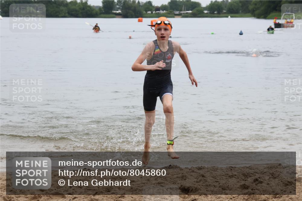 21.06.2025 - 27. Vierlanden-Triathlon Lena Gebhardt http://msf.ph/oto/8045860 15.06.2025 14:51:25 Schwimmen  meine-sportfotos.de
