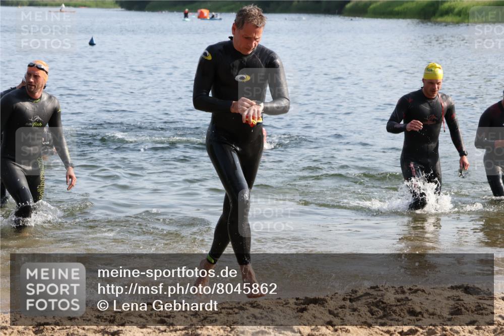 15.06.2025 - 27. Vierlanden-Triathlon Lena Gebhardt http://msf.ph/oto/8045862 15.06.2025 08:41:01 Schwimmen 99, 109, 114, 129, 147 meine-sportfotos.de