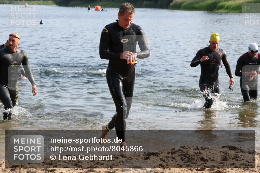 15.06.2025 - 27. Vierlanden-Triathlon Lena Gebhardt http://msf.ph/oto/8045866 15.06.2025 08:41:02 Schwimmen 99, 109, 114, 129, 138, 147 meine-sportfotos.de