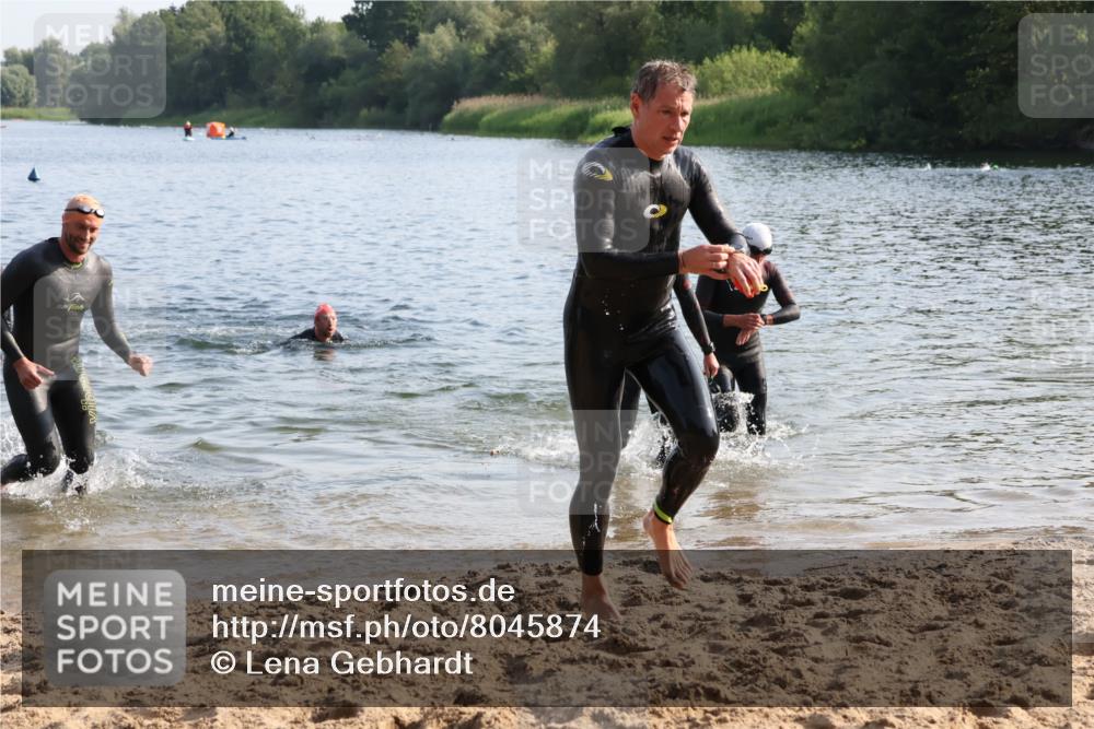 15.06.2025 - 27. Vierlanden-Triathlon Lena Gebhardt http://msf.ph/oto/8045874 15.06.2025 08:41:02 Schwimmen 99, 109, 114, 129, 138, 147 meine-sportfotos.de