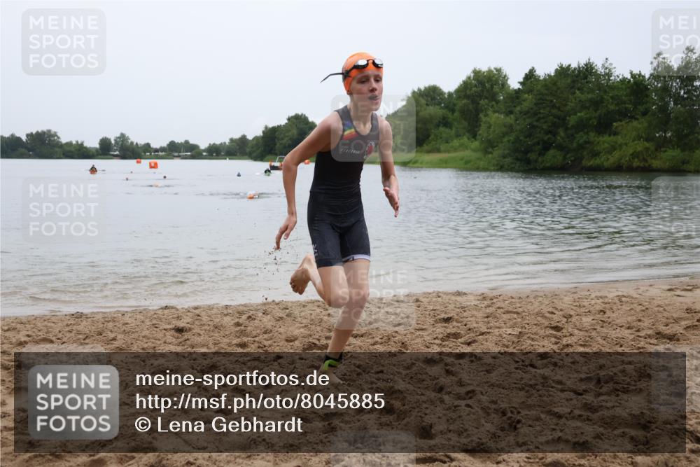 21.06.2025 - 27. Vierlanden-Triathlon Lena Gebhardt http://msf.ph/oto/8045885 15.06.2025 14:51:26 Schwimmen  meine-sportfotos.de