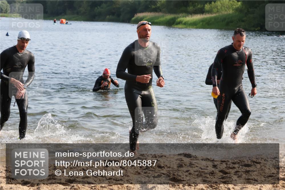15.06.2025 - 27. Vierlanden-Triathlon Lena Gebhardt http://msf.ph/oto/8045887 15.06.2025 08:41:04 Schwimmen 99, 109, 114, 129, 138, 147, 176 meine-sportfotos.de