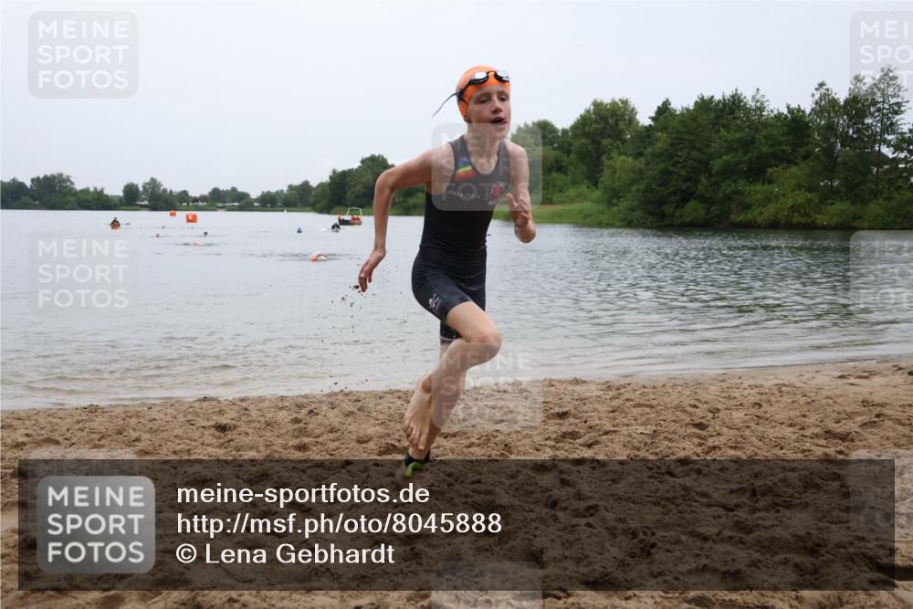 21.06.2025 - 27. Vierlanden-Triathlon Lena Gebhardt http://msf.ph/oto/8045888 15.06.2025 14:51:26 Schwimmen  meine-sportfotos.de