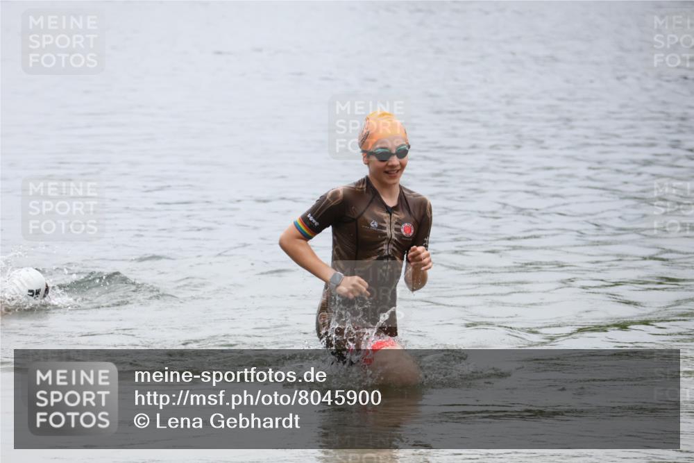 21.06.2025 - 27. Vierlanden-Triathlon Lena Gebhardt http://msf.ph/oto/8045900 15.06.2025 14:51:55 Schwimmen 1352, 1364 meine-sportfotos.de