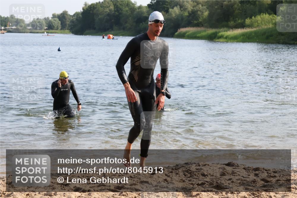 15.06.2025 - 27. Vierlanden-Triathlon Lena Gebhardt http://msf.ph/oto/8045913 15.06.2025 08:41:07 Schwimmen 22, 99, 109, 111, 114, 129, 138, 147, 176 meine-sportfotos.de