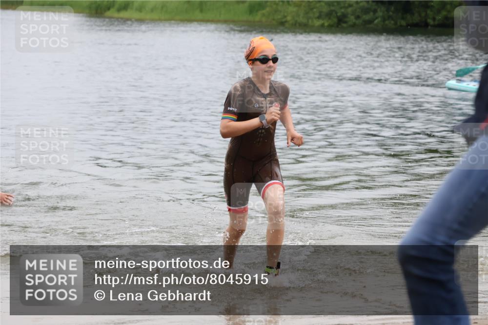 21.06.2025 - 27. Vierlanden-Triathlon Lena Gebhardt http://msf.ph/oto/8045915 15.06.2025 14:51:57 Schwimmen 1352, 1364 meine-sportfotos.de