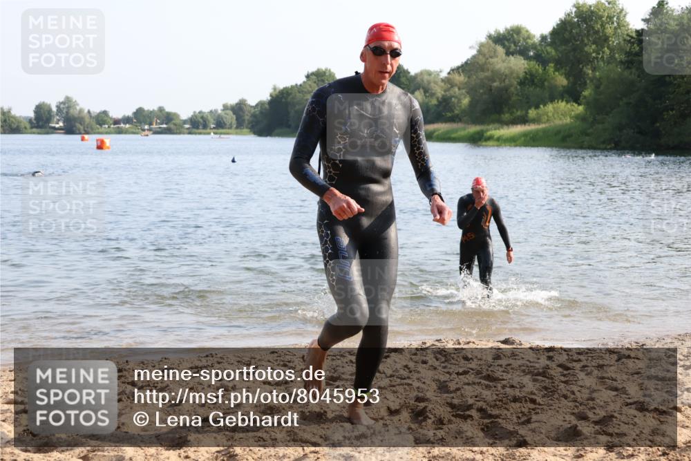 15.06.2025 - 27. Vierlanden-Triathlon Lena Gebhardt http://msf.ph/oto/8045953 15.06.2025 08:41:11 Schwimmen 22, 99, 109, 111, 129, 138, 147, 176 meine-sportfotos.de