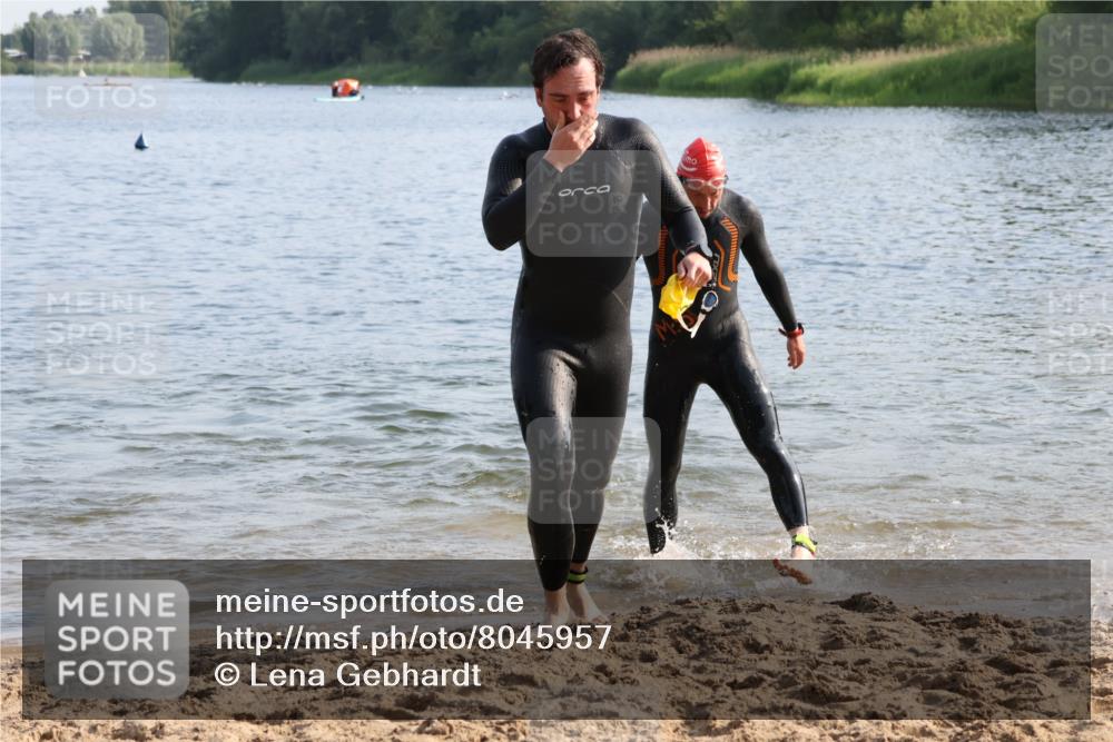 15.06.2025 - 27. Vierlanden-Triathlon Lena Gebhardt http://msf.ph/oto/8045957 15.06.2025 08:41:13 Schwimmen 22, 99, 109, 111, 129, 138, 147, 176 meine-sportfotos.de