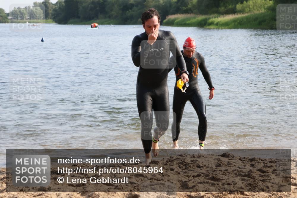 15.06.2025 - 27. Vierlanden-Triathlon Lena Gebhardt http://msf.ph/oto/8045964 15.06.2025 08:41:13 Schwimmen 22, 99, 109, 111, 129, 138, 147, 176 meine-sportfotos.de