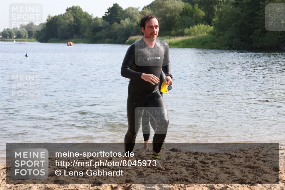 15.06.2025 - 27. Vierlanden-Triathlon Lena Gebhardt http://msf.ph/oto/8045973 15.06.2025 08:41:14 Schwimmen 22, 109, 111, 129, 138, 147, 176 meine-sportfotos.de
