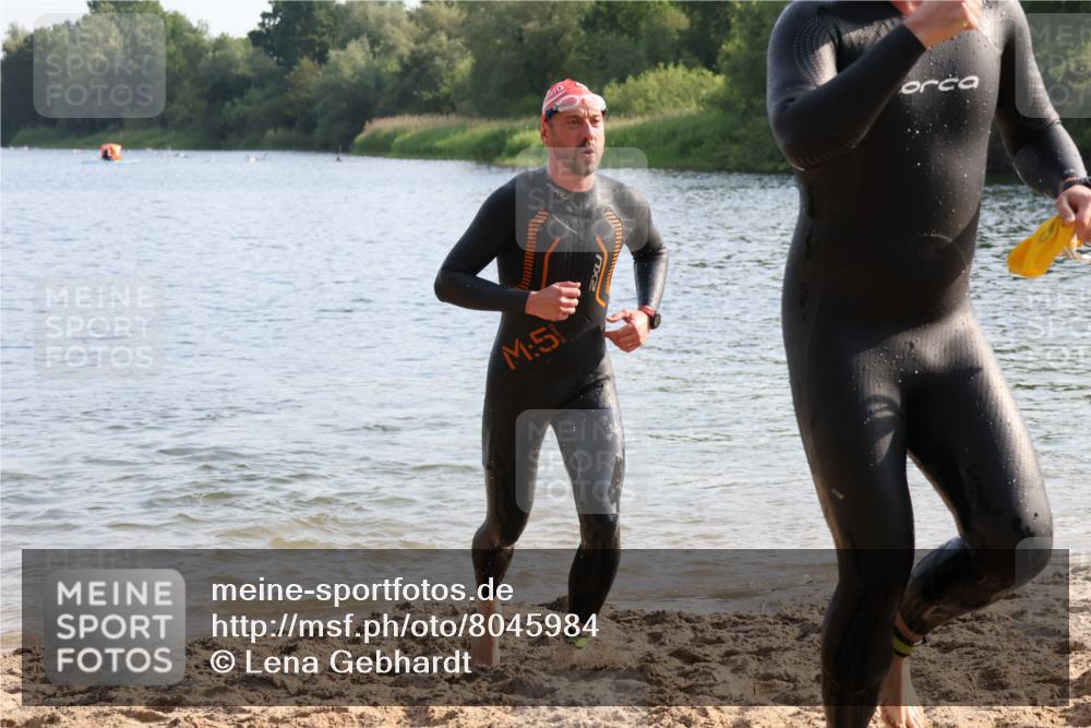 15.06.2025 - 27. Vierlanden-Triathlon Lena Gebhardt http://msf.ph/oto/8045984 15.06.2025 08:41:16 Schwimmen 22, 109, 111, 129, 138, 147, 176 meine-sportfotos.de
