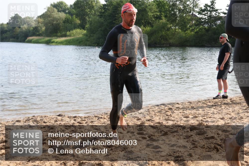 15.06.2025 - 27. Vierlanden-Triathlon Lena Gebhardt http://msf.ph/oto/8046003 15.06.2025 08:41:17 Schwimmen 22, 109, 111, 138, 147, 176 meine-sportfotos.de