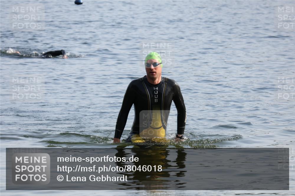 15.06.2025 - 27. Vierlanden-Triathlon Lena Gebhardt http://msf.ph/oto/8046018 15.06.2025 08:41:35 Schwimmen  meine-sportfotos.de