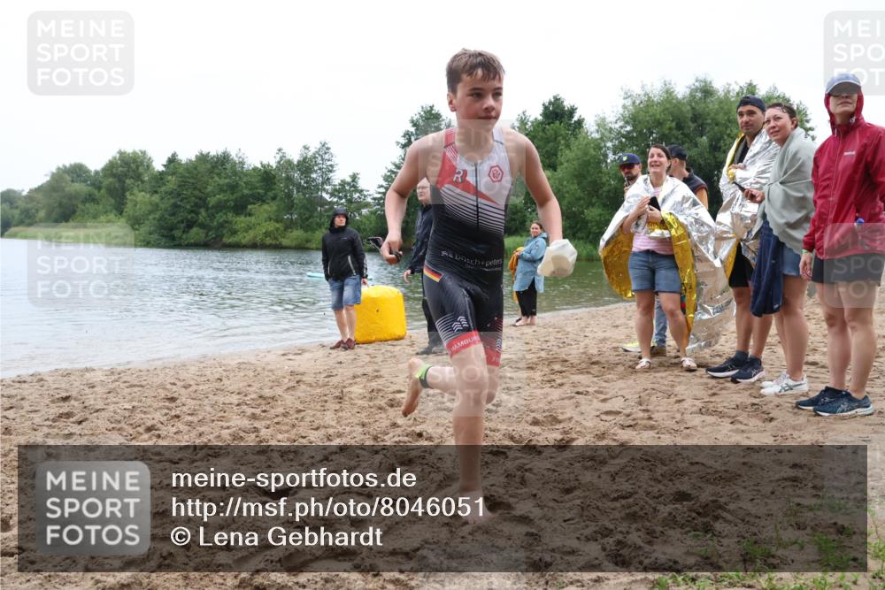 21.06.2025 - 27. Vierlanden-Triathlon Lena Gebhardt http://msf.ph/oto/8046051 15.06.2025 14:52:05 Schwimmen 1352, 1364 meine-sportfotos.de