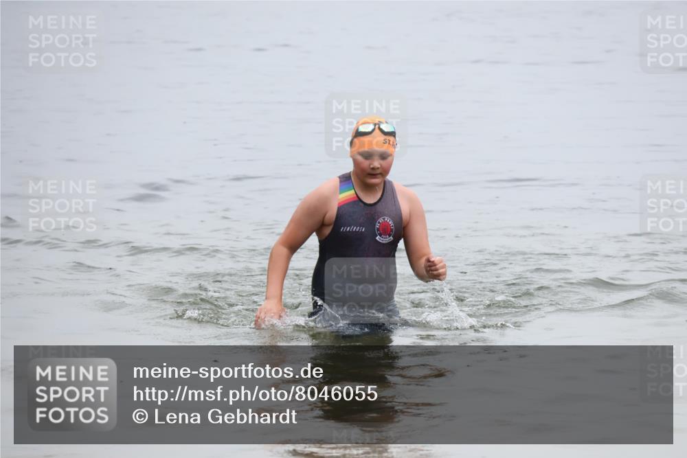 21.06.2025 - 27. Vierlanden-Triathlon Lena Gebhardt http://msf.ph/oto/8046055 15.06.2025 14:52:17 Schwimmen 1361 meine-sportfotos.de