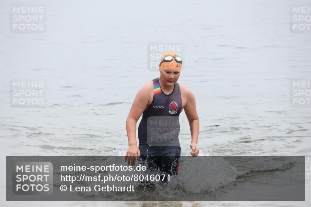 21.06.2025 - 27. Vierlanden-Triathlon Lena Gebhardt http://msf.ph/oto/8046071 15.06.2025 14:52:19 Schwimmen 1361 meine-sportfotos.de