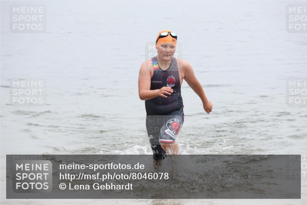 21.06.2025 - 27. Vierlanden-Triathlon Lena Gebhardt http://msf.ph/oto/8046078 15.06.2025 14:52:20 Schwimmen 1361 meine-sportfotos.de