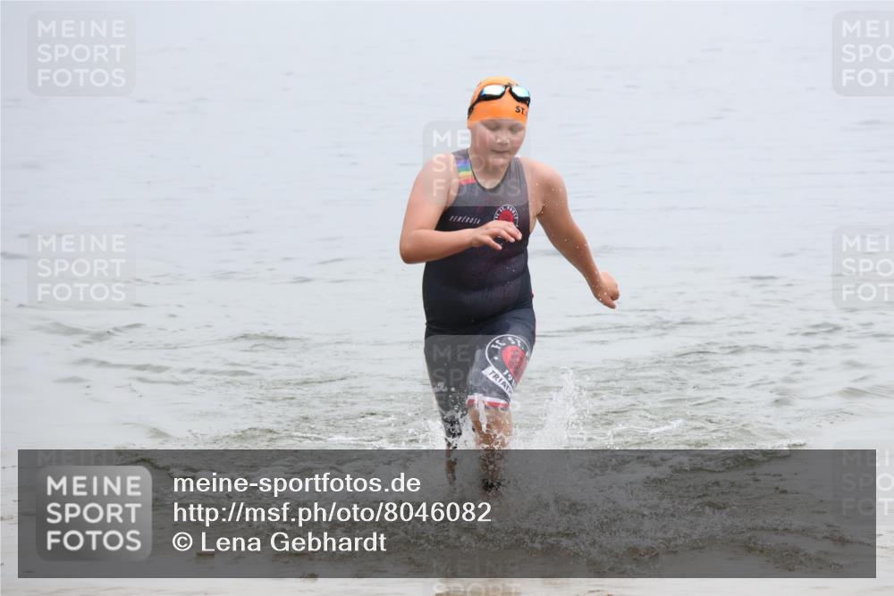 21.06.2025 - 27. Vierlanden-Triathlon Lena Gebhardt http://msf.ph/oto/8046082 15.06.2025 14:52:20 Schwimmen 1361 meine-sportfotos.de