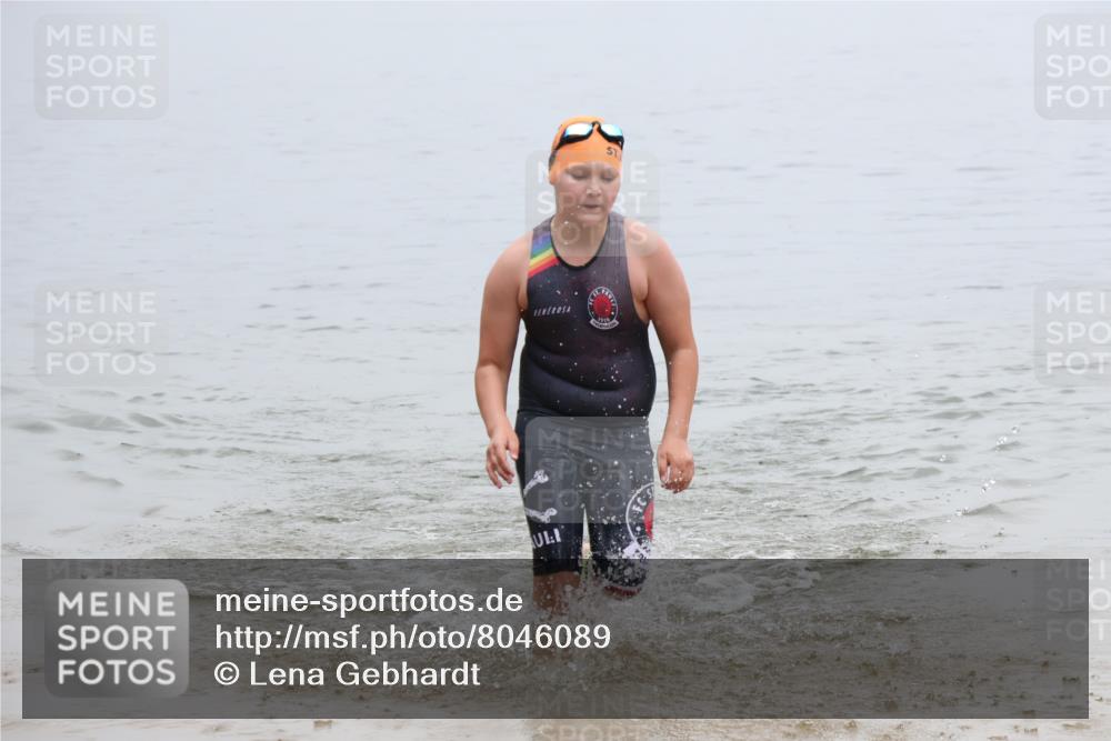 21.06.2025 - 27. Vierlanden-Triathlon Lena Gebhardt http://msf.ph/oto/8046089 15.06.2025 14:52:21 Schwimmen 1361 meine-sportfotos.de
