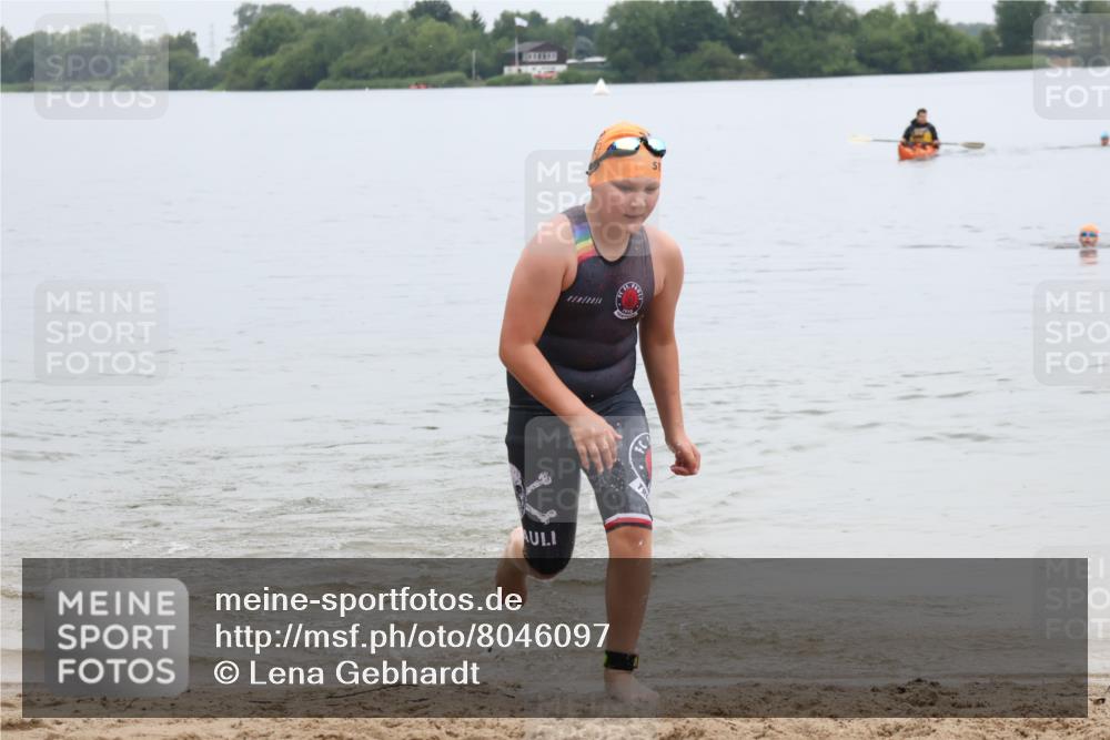 21.06.2025 - 27. Vierlanden-Triathlon Lena Gebhardt http://msf.ph/oto/8046097 15.06.2025 14:52:22 Schwimmen 1361 meine-sportfotos.de
