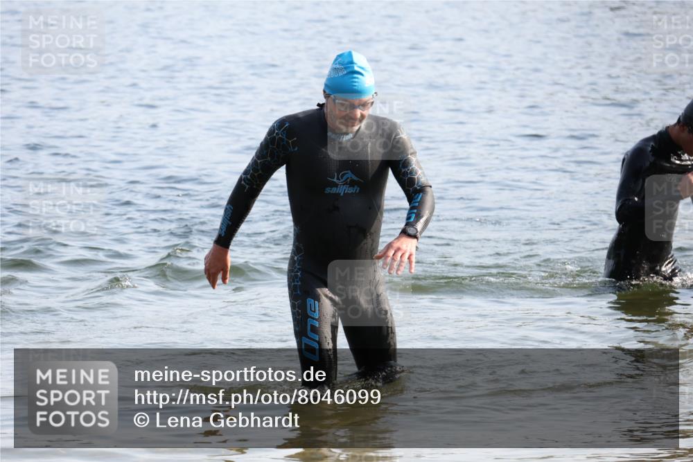 15.06.2025 - 27. Vierlanden-Triathlon Lena Gebhardt http://msf.ph/oto/8046099 15.06.2025 08:41:59 Schwimmen 128 meine-sportfotos.de
