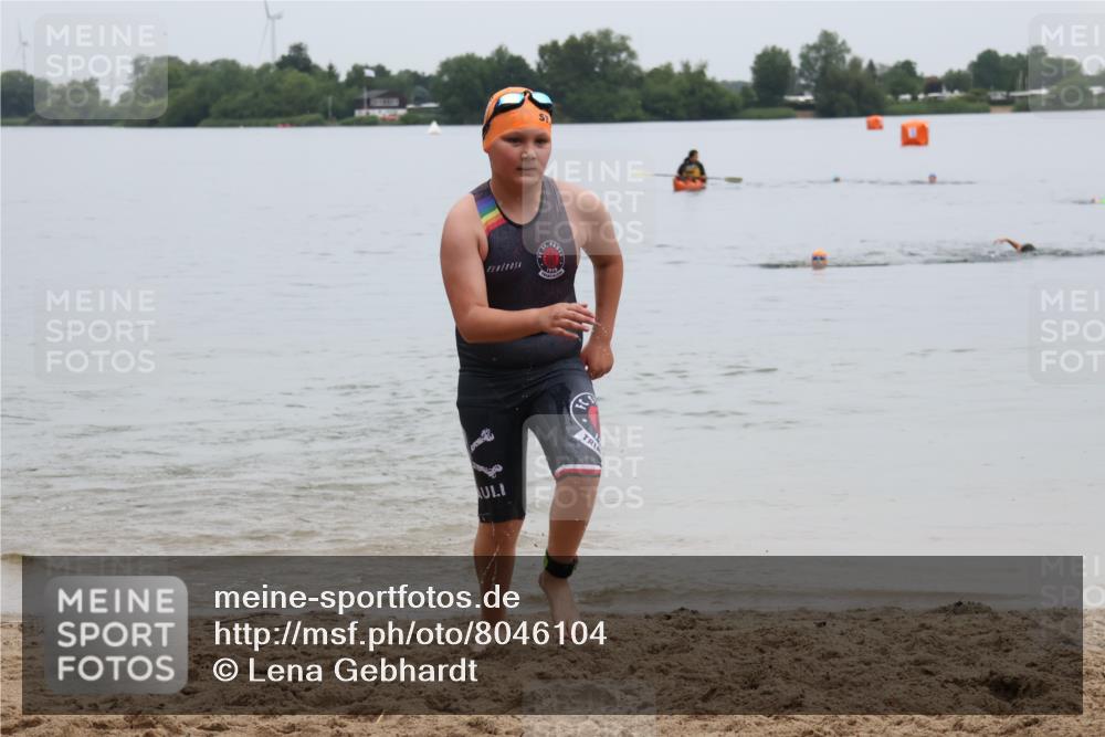 21.06.2025 - 27. Vierlanden-Triathlon Lena Gebhardt http://msf.ph/oto/8046104 15.06.2025 14:52:22 Schwimmen 1361 meine-sportfotos.de