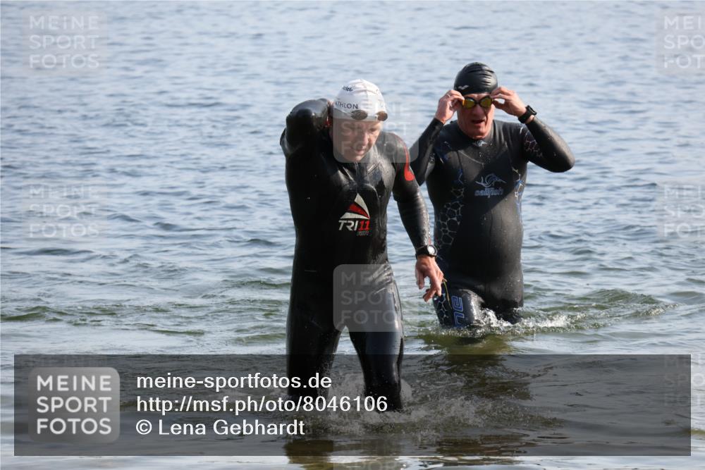 15.06.2025 - 27. Vierlanden-Triathlon Lena Gebhardt http://msf.ph/oto/8046106 15.06.2025 08:42:01 Schwimmen 121, 128 meine-sportfotos.de