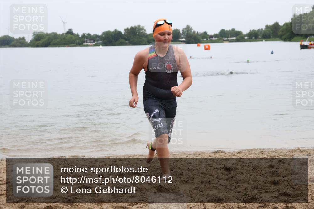 21.06.2025 - 27. Vierlanden-Triathlon Lena Gebhardt http://msf.ph/oto/8046112 15.06.2025 14:52:23 Schwimmen 1361 meine-sportfotos.de