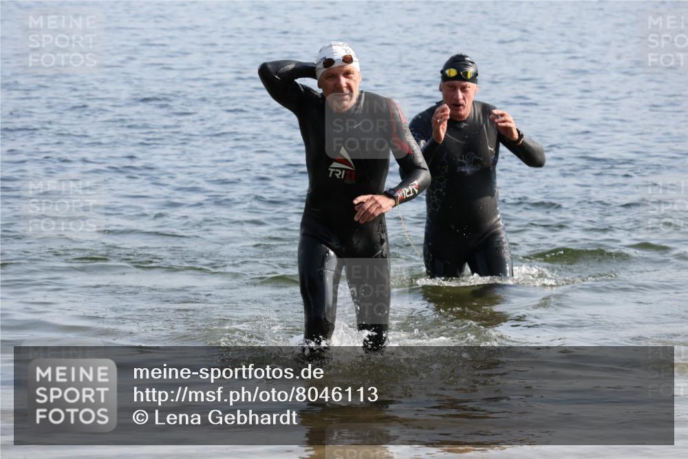 15.06.2025 - 27. Vierlanden-Triathlon Lena Gebhardt http://msf.ph/oto/8046113 15.06.2025 08:42:01 Schwimmen 121, 128 meine-sportfotos.de