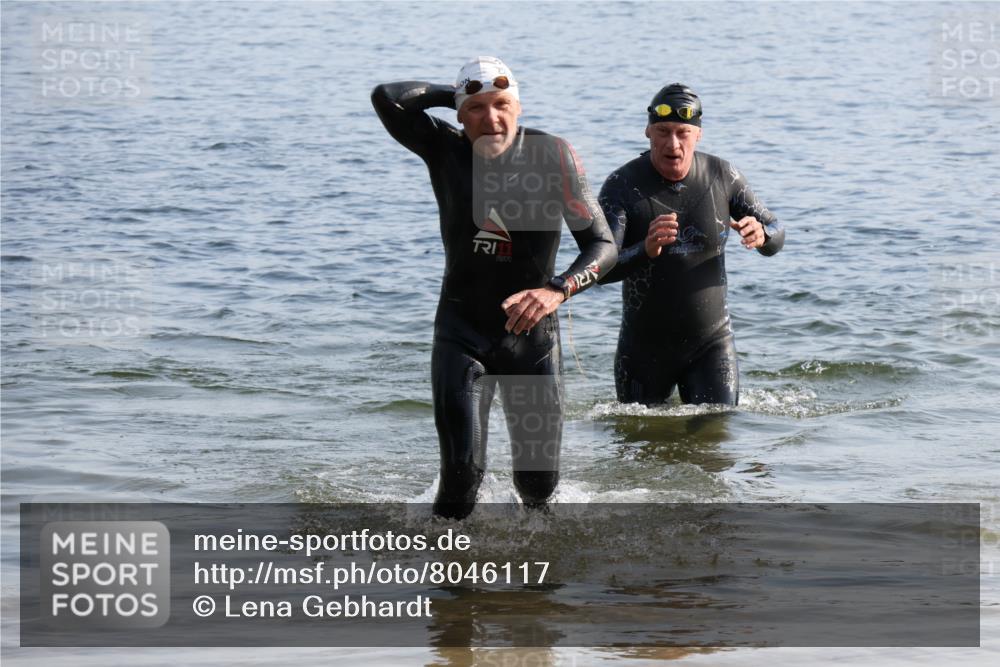 15.06.2025 - 27. Vierlanden-Triathlon Lena Gebhardt http://msf.ph/oto/8046117 15.06.2025 08:42:01 Schwimmen 121, 128 meine-sportfotos.de